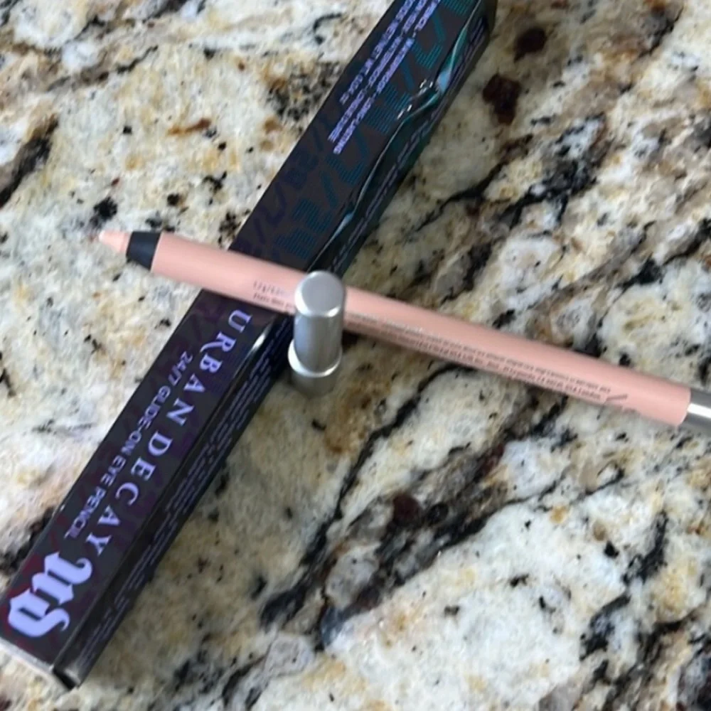 ⚡️💕Urban Decay Beige Flag Tightline Eye Pencil